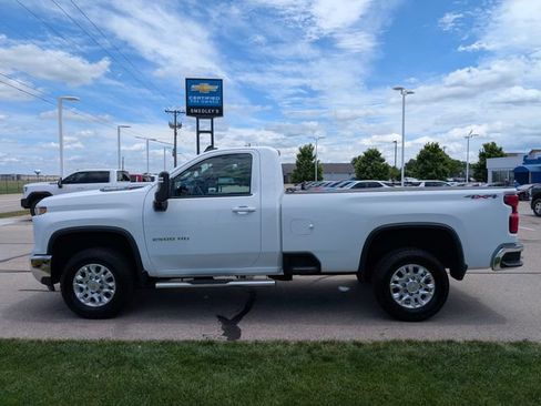 Used 2024 Chevrolet Silverado 2500 LT w/ Convenience Package AWD/4WD image 8