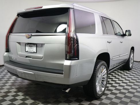 Used 2020 Cadillac Escalade Platinum AWD/4WD image 6