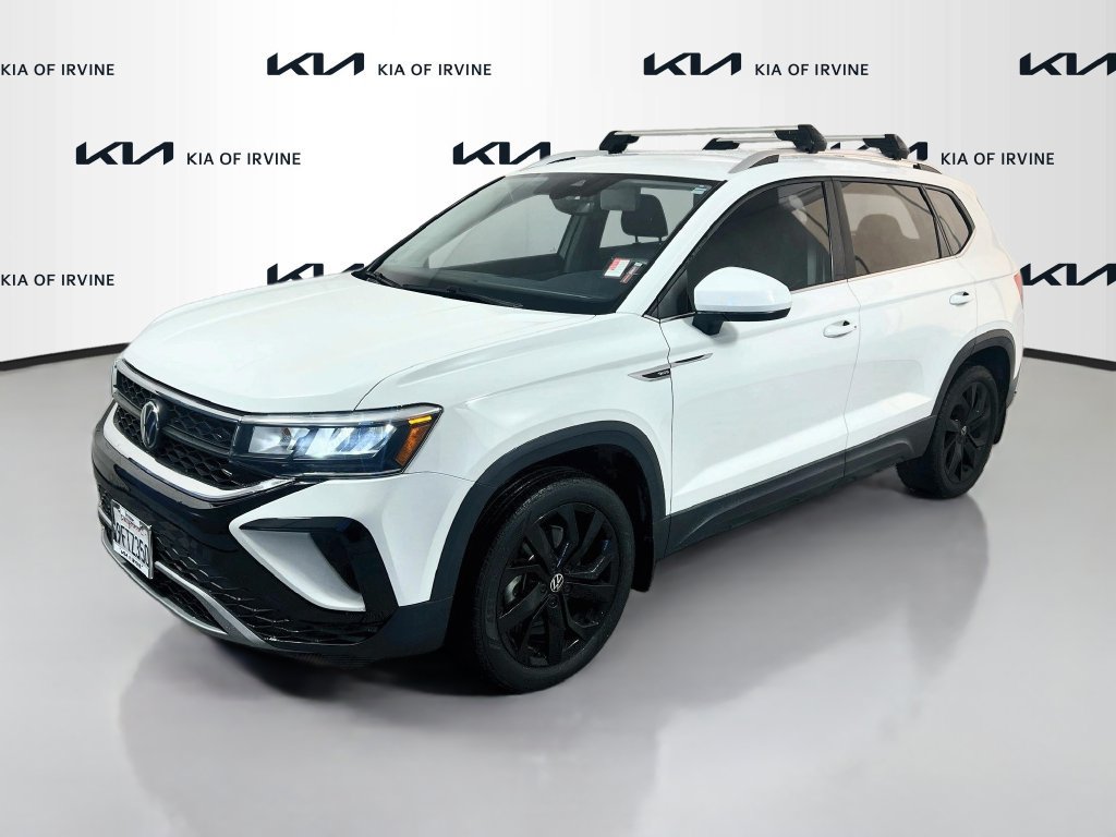 Used 2023 Volkswagen Taos SE FWD image 3
