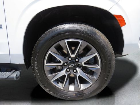 Used 2023 Chevrolet Tahoe Z71 w/ Luxury Package AWD/4WD image 12