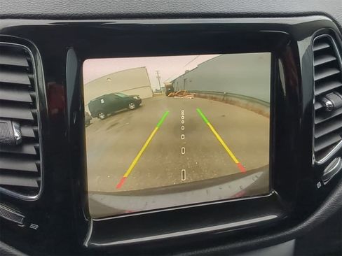 Certified 2021 Jeep Compass Limited image 35