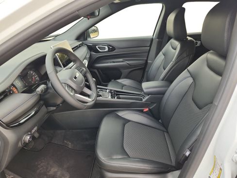 New 2026 Jeep Compass Latitude image 9