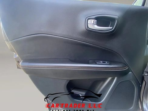 Used 2019 Jeep Compass Latitude w/ Popular Equipment Group FWD image 14