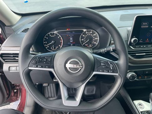 Used 2023 Nissan Altima 2.5 SV FWD image 17
