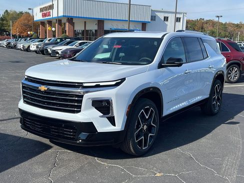 New 2026 Chevrolet Traverse High Country image 2