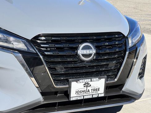 Used 2023 Nissan Kicks SR FWD image 7