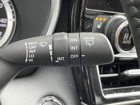 Used 2023 Toyota Highlander XLE image 24