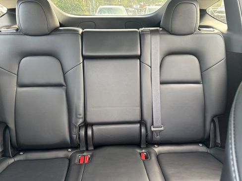 Used 2023 Tesla Model Y 2WD image 11