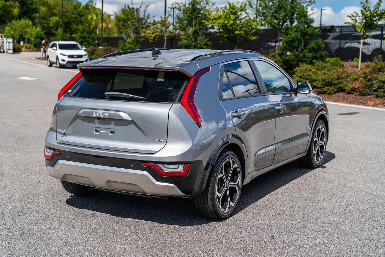 Used 2023 Kia Niro SX Touring FWD image 7