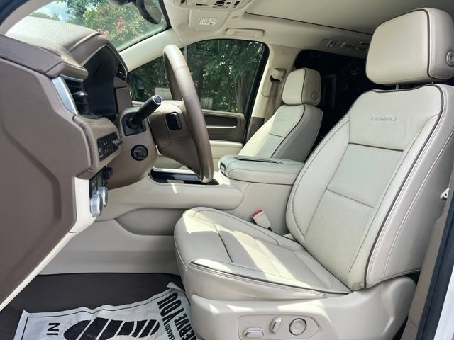Used 2021 GMC Yukon Denali w/ Denali Premium Package AWD/4WD image 17