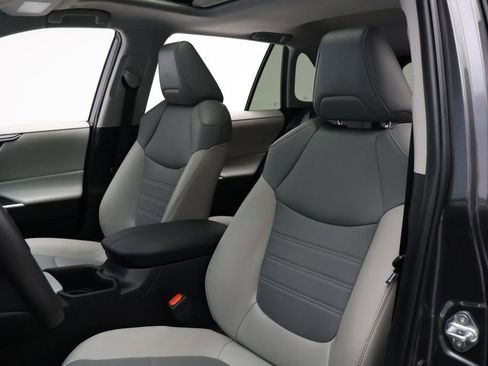 Used 2023 Toyota RAV4 XLE Premium image 13