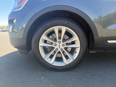 Used 2018 Ford Explorer XLT w/ Equipment Group 202A FWD image 21