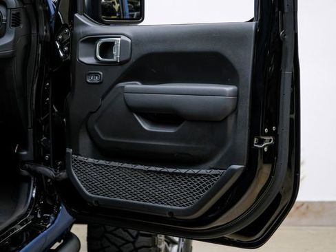 Used 2025 Jeep Wrangler Unlimited Rubicon w/ Technology Group image 67