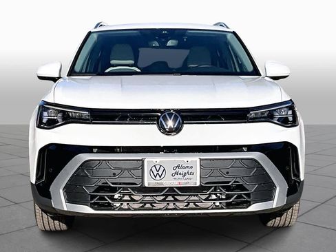 New 2026 Volkswagen Taos SE image 3