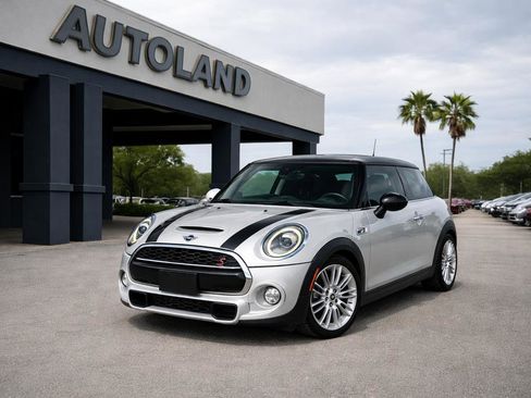 Used 2019 MINI Cooper S image 1