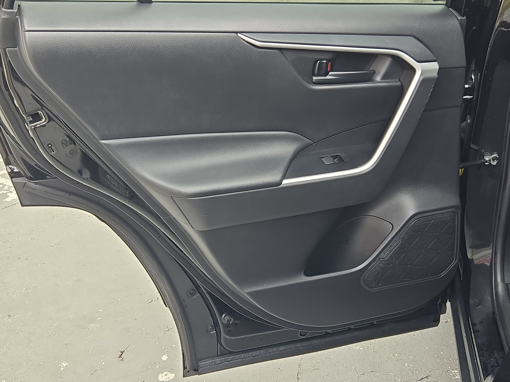 Used 2022 Toyota RAV4 LE AWD/4WD image 34
