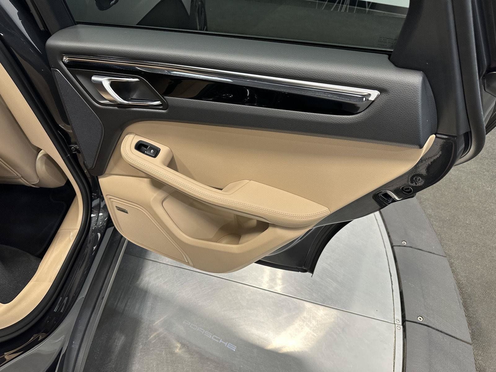 Certified 2026 Porsche Macan AWD/4WD image 39
