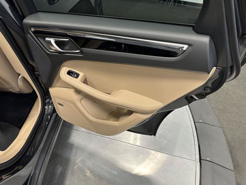 Certified 2026 Porsche Macan AWD/4WD image 39