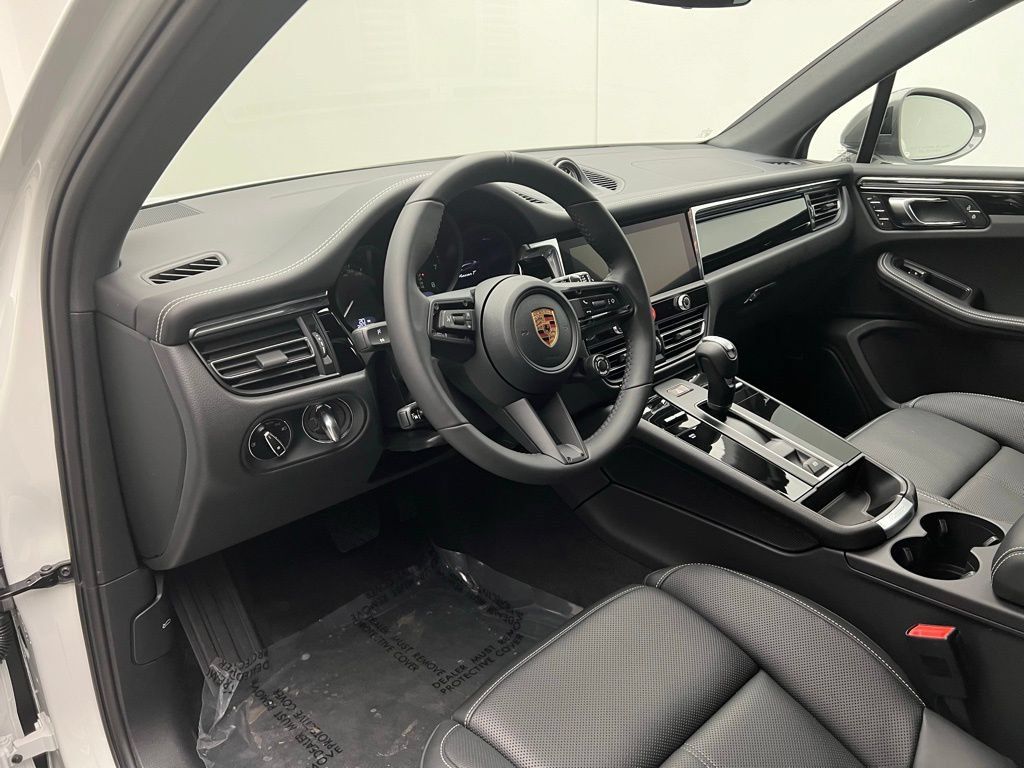 Used 2026 Porsche Macan AWD/4WD image 4