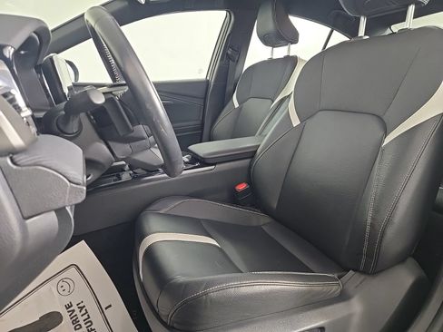 Used 2025 Toyota Camry SE FWD image 8