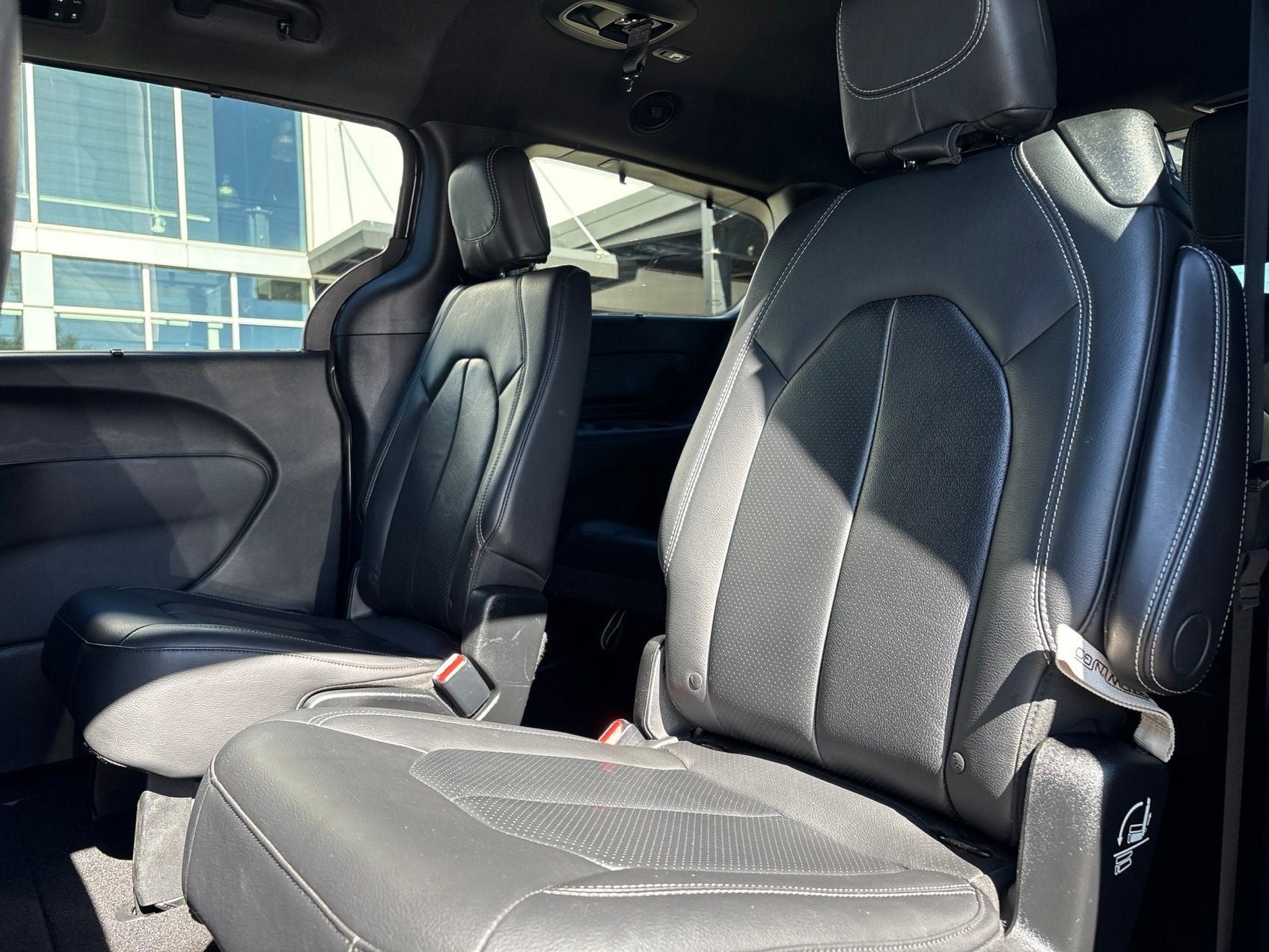 Used 2018 Chrysler Pacifica Touring-L w/ Premium Audio Group FWD image 8