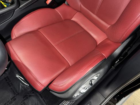 Used 2025 Porsche Macan AWD/4WD image 36
