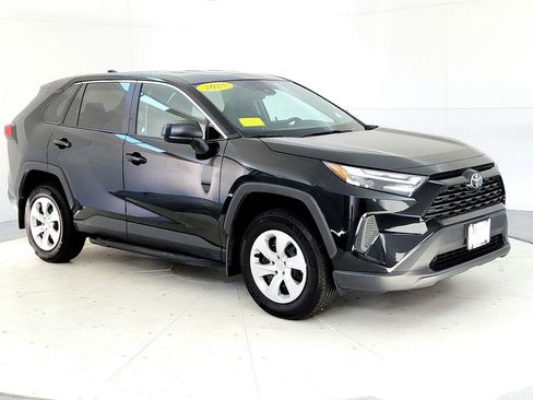 Used 2025 Toyota RAV4 LE AWD/4WD image 7