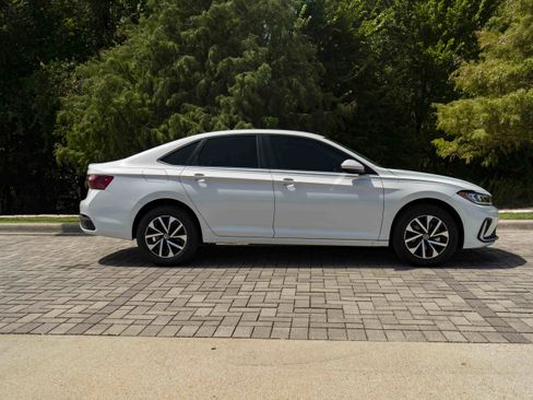 Certified 2025 Volkswagen Jetta S FWD image 9