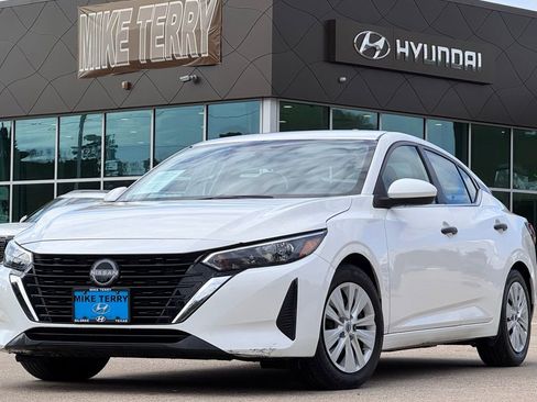 Used 2024 Nissan Sentra S image 1