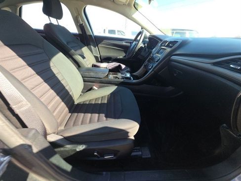 Used 2018 Ford Fusion SE image 13