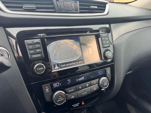 Used 2016 Nissan Rogue SV w/ SV Premium Package image 17