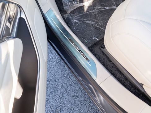 New 2026 Land Rover Range Rover SE image 16