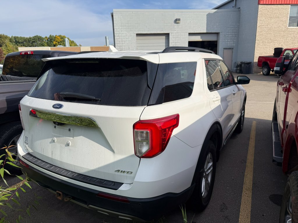Used 2022 Ford Explorer XLT w/ Equipment Group 202A AWD/4WD image 8