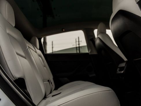 Used 2022 Tesla Model Y Performance image 33