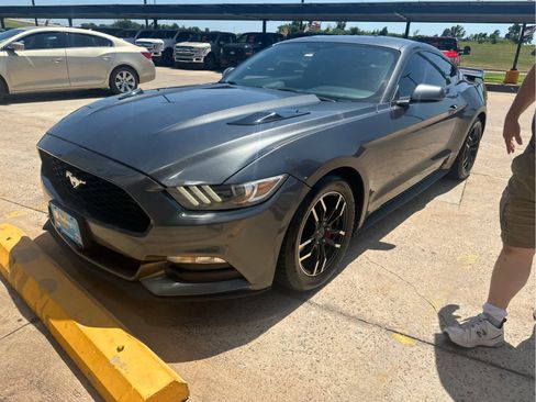 Used 2017 Ford Mustang Coupe RWD image 16