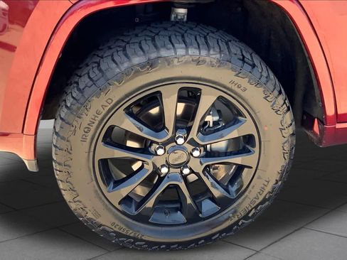 Used 2020 Jeep Grand Cherokee Altitude AWD/4WD image 10
