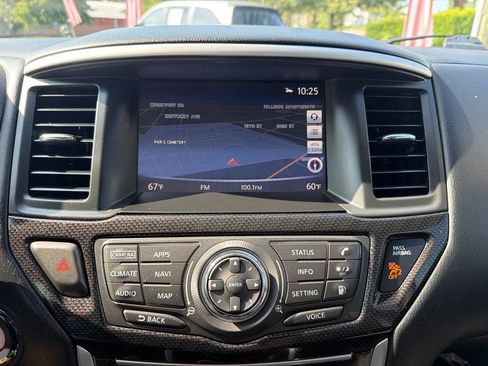 Used 2019 Nissan Pathfinder SL FWD image 16