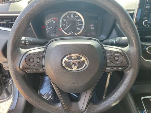 Used 2021 Toyota Corolla LE FWD image 18