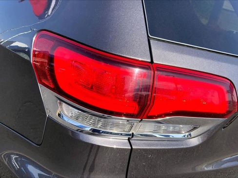 Used 2020 Jeep Grand Cherokee Limited w/ Premium Lighting Group image 28