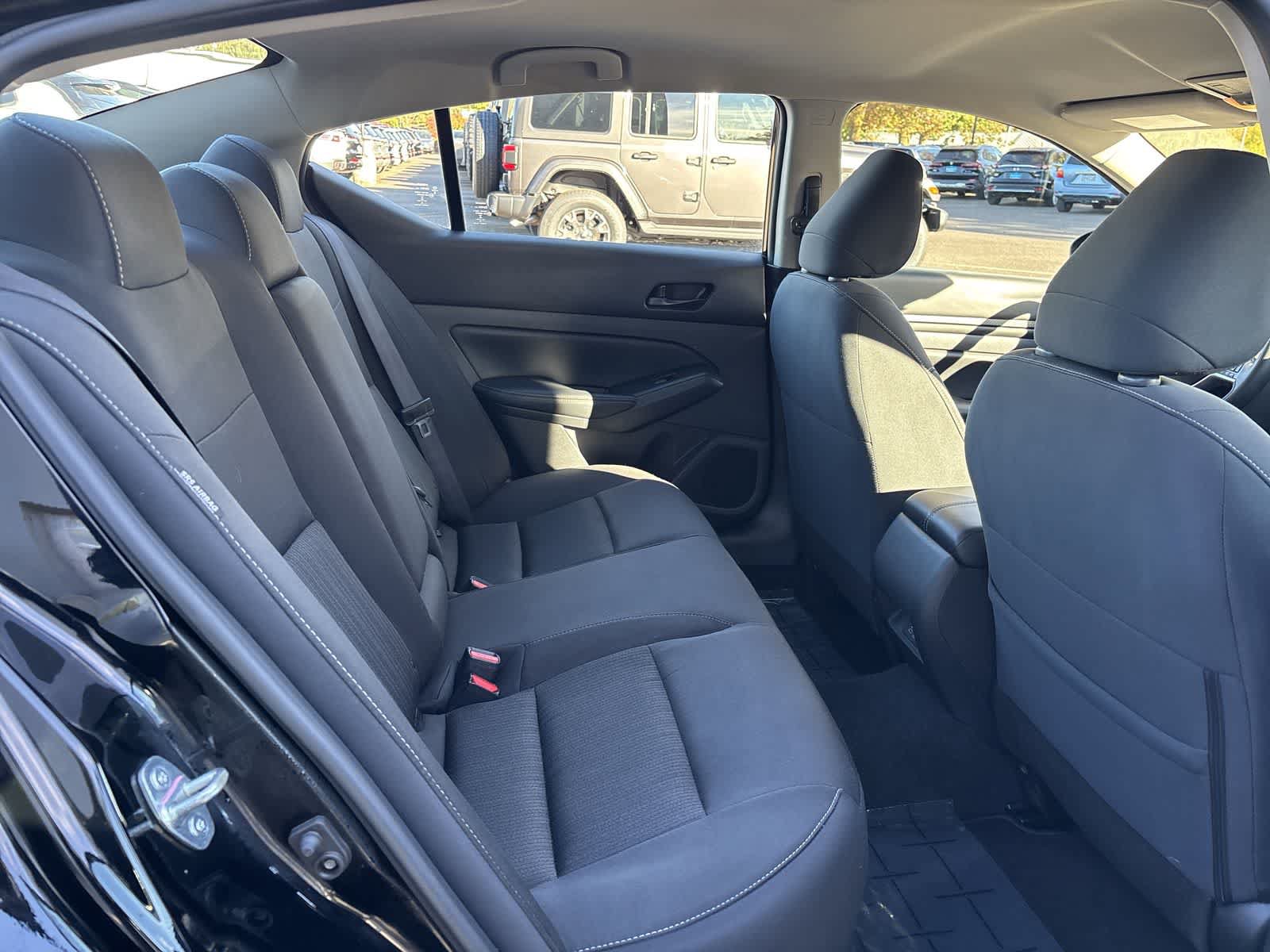 Used 2025 Nissan Altima 2.5 SV FWD image 6