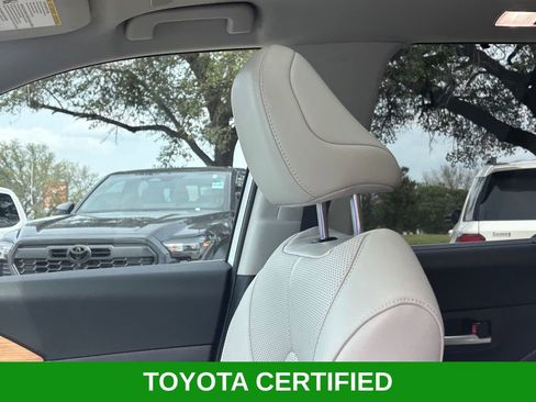 Used 2025 Toyota Grand Highlander FWD image 12