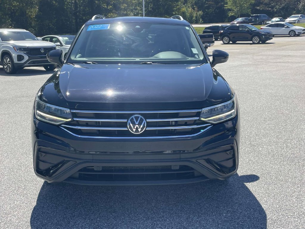 Certified 2022 Volkswagen Tiguan SE FWD image 2