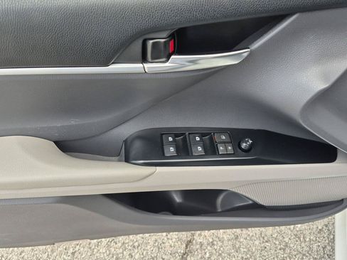 Used 2018 Toyota Camry LE FWD image 10
