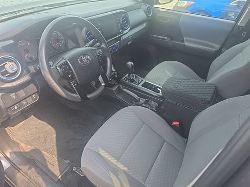 Used 2021 Toyota Tacoma SR AWD/4WD image 12