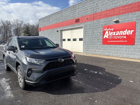 Used 2019 Toyota RAV4 XLE Premium image 1