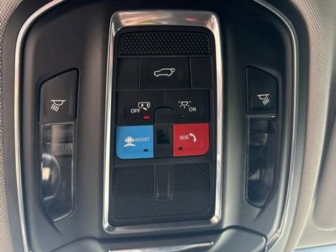 Used 2024 Jeep Grand Cherokee Limited AWD/4WD image 19
