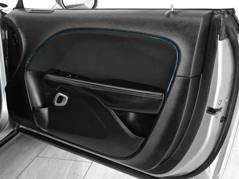 Used 2015 Dodge Challenger SXT image 36