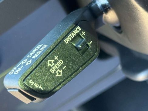 Used 2024 Audi Q4 e-tron Premium w/ Convenience Package image 59