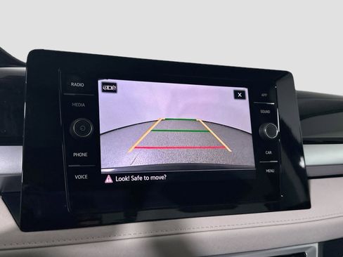 Certified 2025 Volkswagen Taos SE image 10