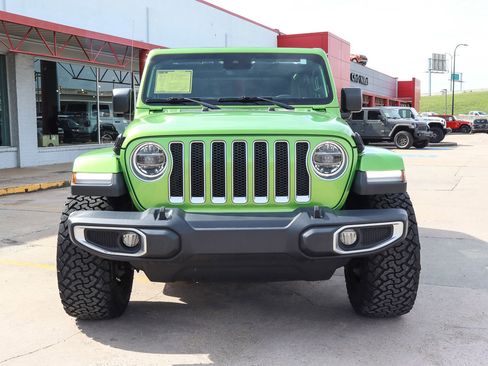 Used 2019 Jeep Wrangler Unlimited Sahara AWD/4WD image 3